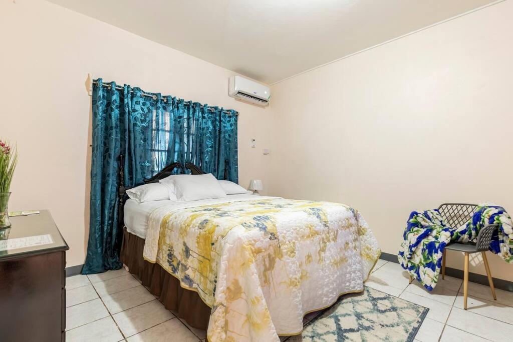 Shaw Park Gem Apartamento Ocho Rios Exterior foto