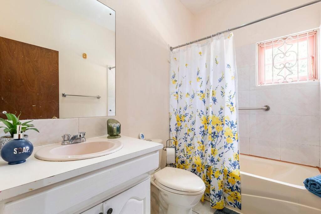 Shaw Park Gem Apartamento Ocho Rios Exterior foto