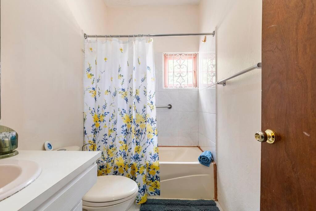 Shaw Park Gem Apartamento Ocho Rios Exterior foto