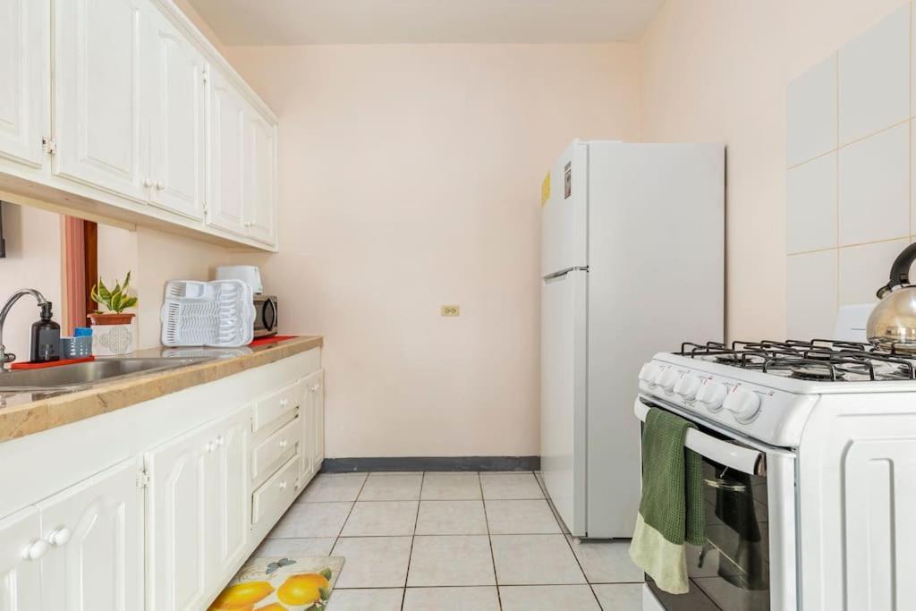 Shaw Park Gem Apartamento Ocho Rios Exterior foto